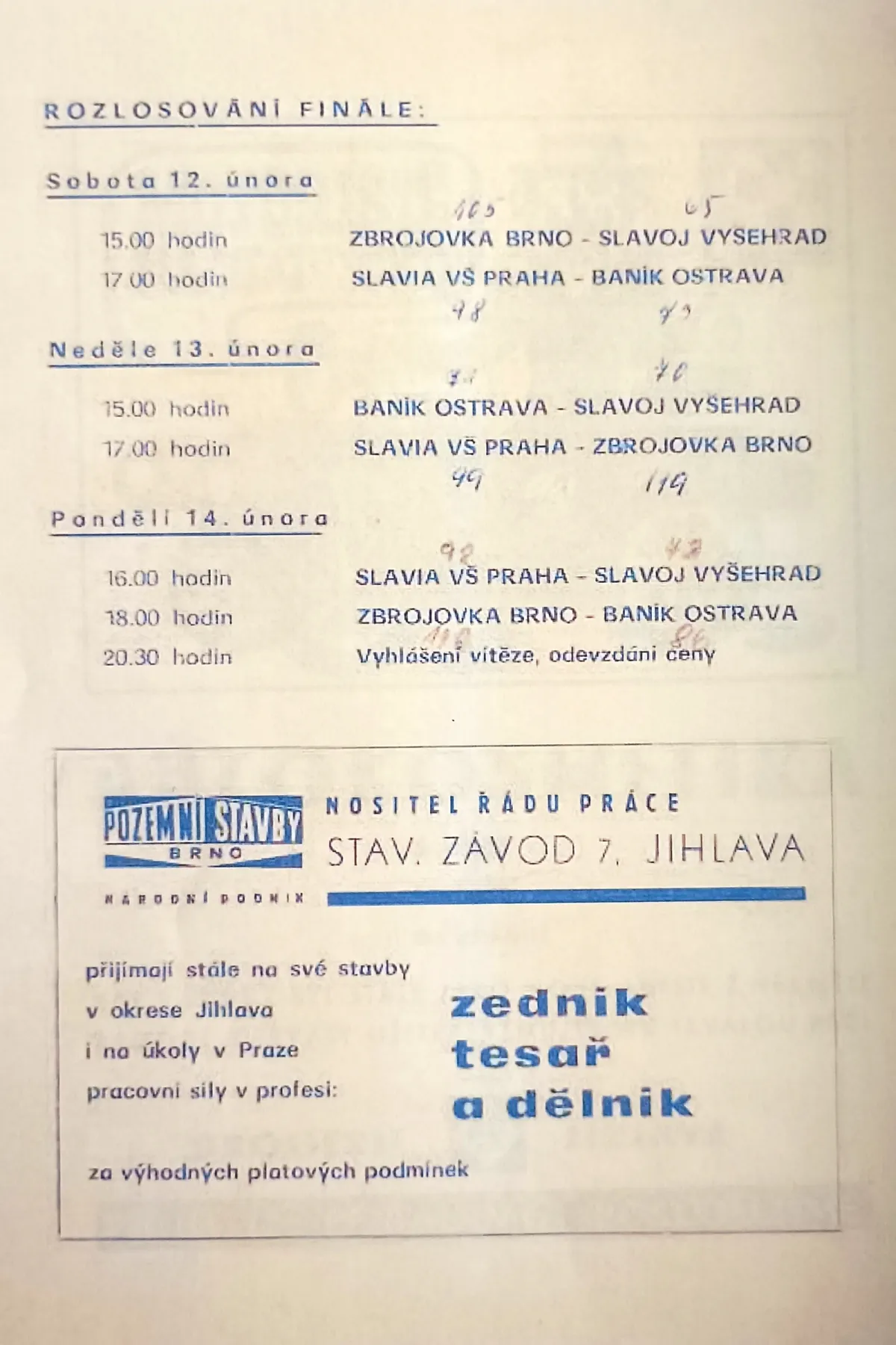 Rozlosování finále 1972 s ručně dopsanými výsledky: Zbrojovka – Vyšehrad 105:65, Slavia – Baník 98:73, Baník – Vyšehrad 71:70, Slavia – Zbrojovka 99:119; dole inzerát Pozemních staveb.